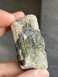 綠碧璽原礦