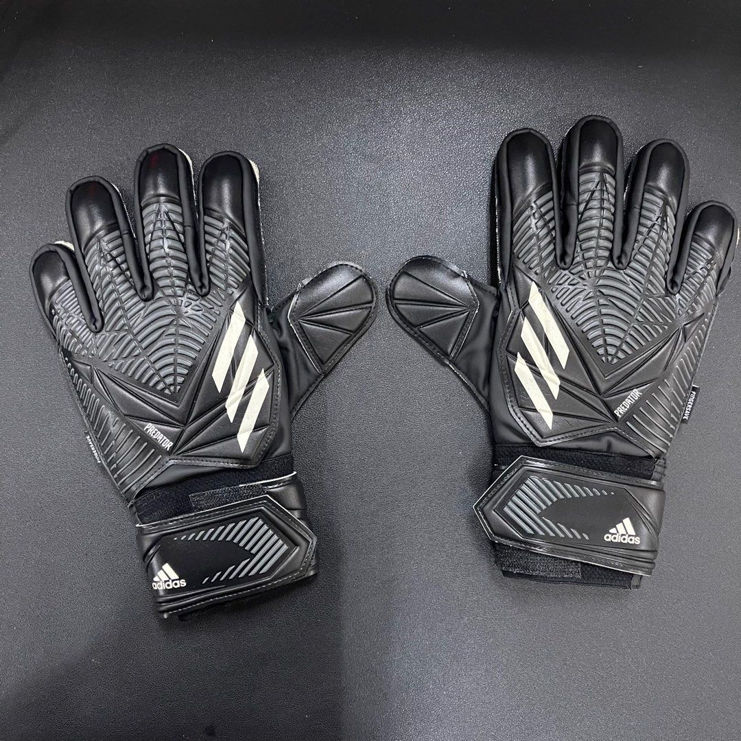 Adidas Predator Fingersave Glove Size 9 Sports Equipment