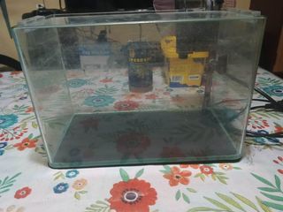 Aquarium 2.5 gallons with filter and pump glass type