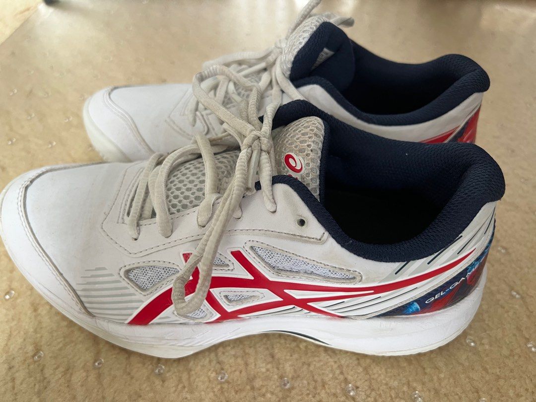 White youth discount tennis shoes