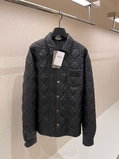 (Category: ) located in . Submitted by luxurycloset.shop (Listing ID 1233998024, Image 1). Description: .