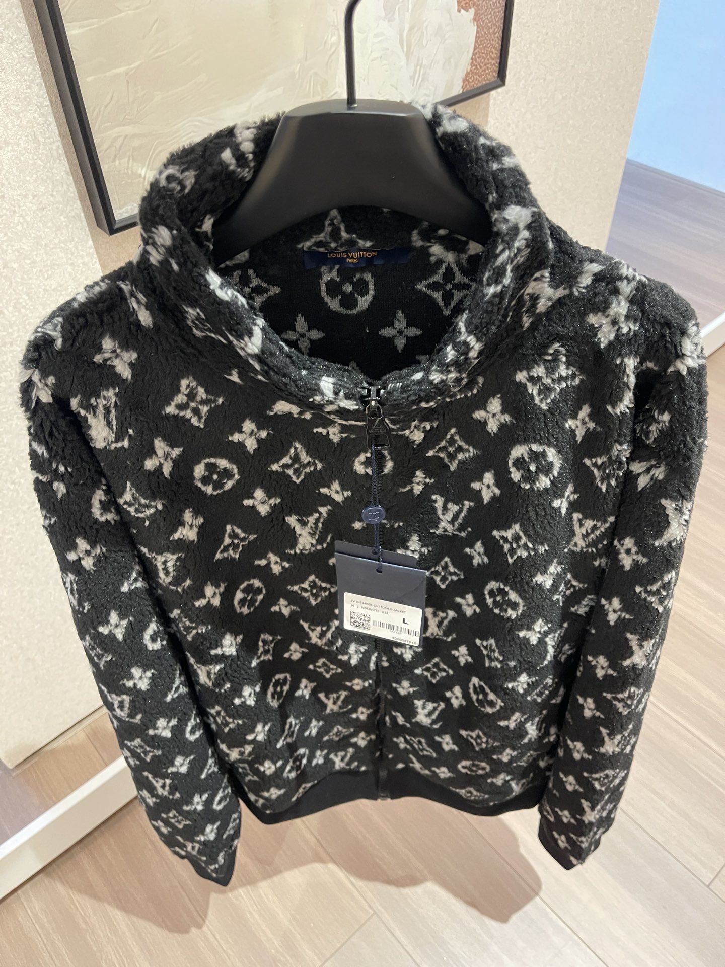 Authentic lv Teddy Plush Jacket, Men's Fashion, Coats, Jackets and  Outerwear on Carousell