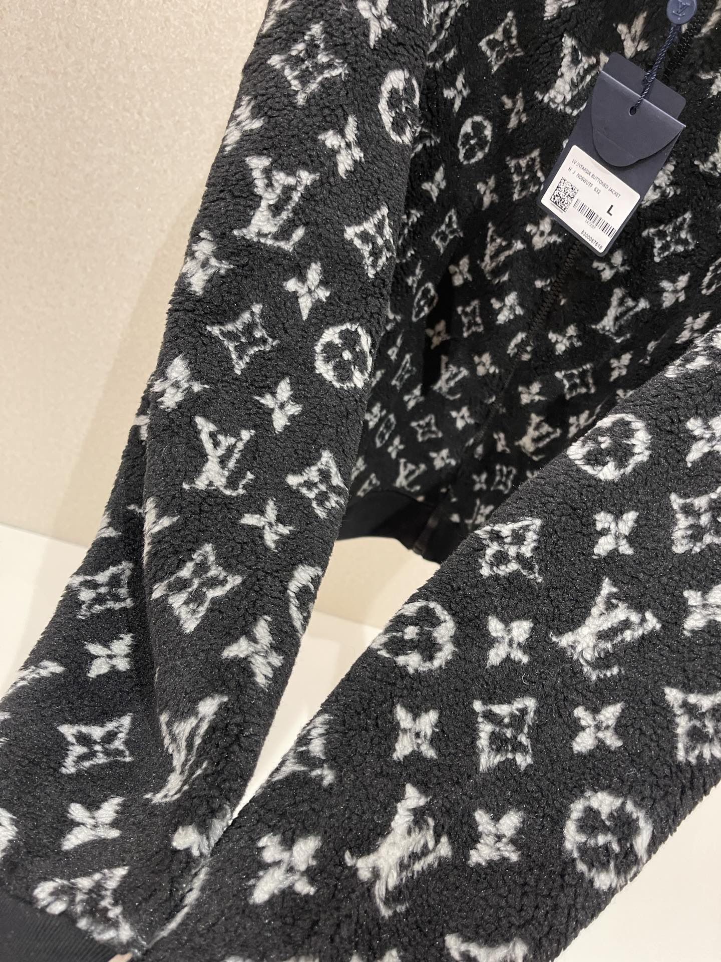 Shop Louis Vuitton Monogram teddy sleeveless jacket (1A9MDL) by La-La☆SHOP