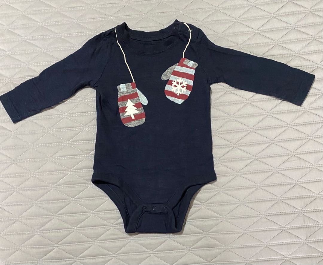 Baby Gap Christmas long sleeves onesies 6 12 months Babies