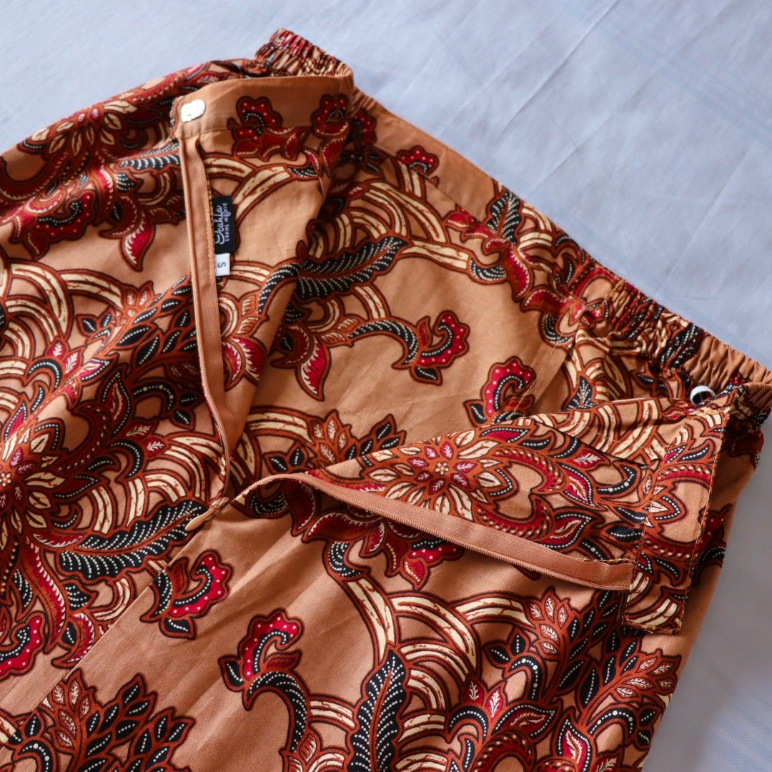 Batik Motif Kebaya Set in Beige, Women's Fashion, Muslimah Fashion ...