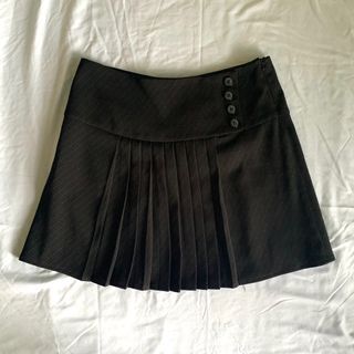 black dotted pleated mini skirt