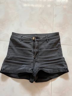 Black highwaist shorts