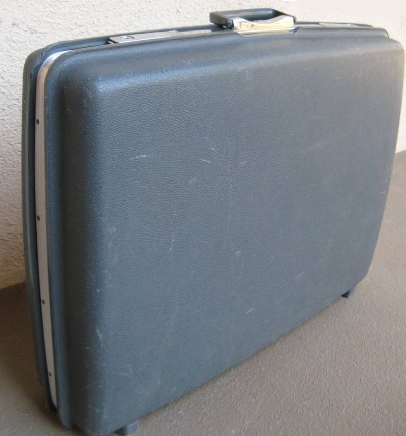 classic vintage hardshell Samsonite made in USA, MISSING KEYS
