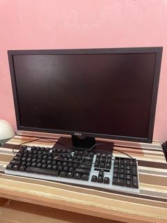 Dell desktop monitor with free key board