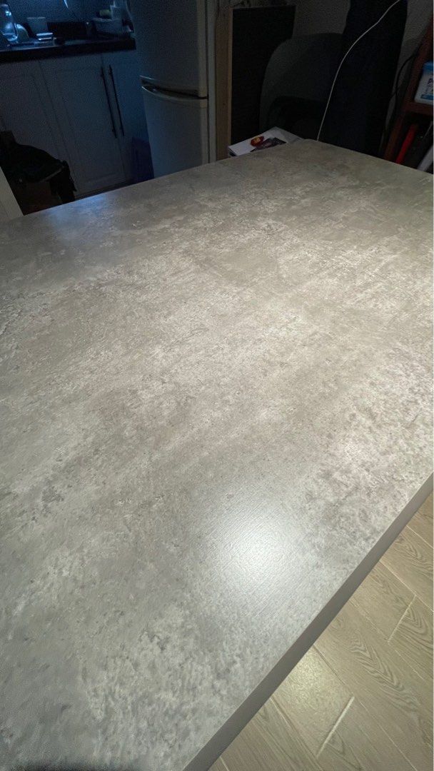 Dining Table （分類：桌子）位於 Hong Kong。 由 pangmr 提交（商品編號 1233973114，圖片 3）。簡介： Wooden dining table with an industrial grey polished cement finish 76cm x 128cm Self pickup in Happy Valley. Disassembled for easy transport. 。