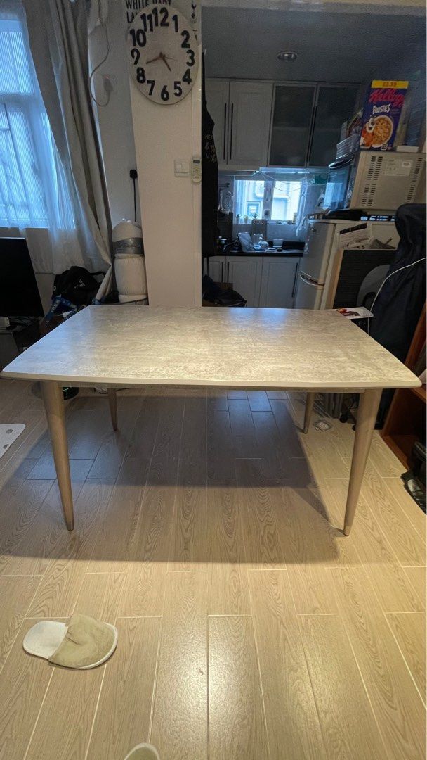 Dining Table （分類：桌子）位於 Hong Kong。 由 pangmr 提交（商品編號 1233973114，圖片 2）。簡介： Wooden dining table with an industrial grey polished cement finish 76cm x 128cm Self pickup in Happy Valley. Disassembled for easy transport. 。