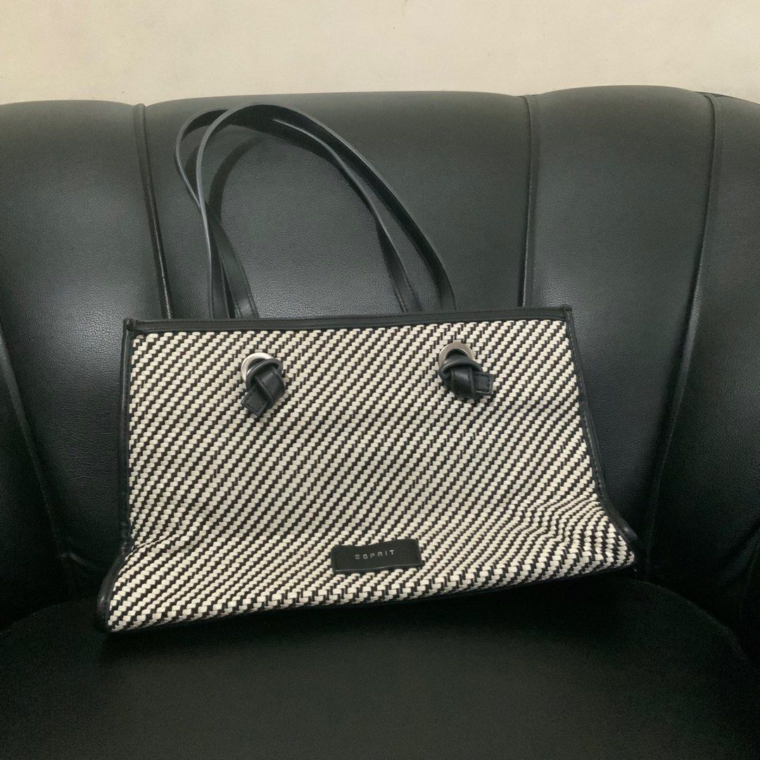 Esprit Black and White Shoulder Bag (Category: Shoulder Bags) located in Bulacan. Submitted by kylebns (Listing ID 1233968747, Image 1). Description: flaws: may runs sa gilid, check on photos W - 13 in L - 9 in MEDIUM.