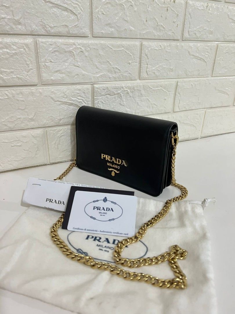 Fast Sale Preloved Prada Saffiano Lux WOC Black Ghw 1BP006 sz 18.5 x 11 x 4.5 cm With card dustbag and ori receipt belinya 18 Nett Exclude ongkir Barang Mewah Tas Dompet di Carousell