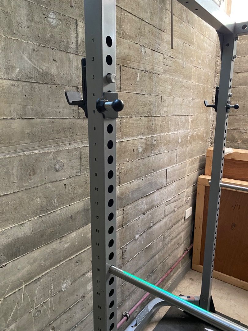 Force Power Rack, bench, bar, plates and mat, Sports Equipment