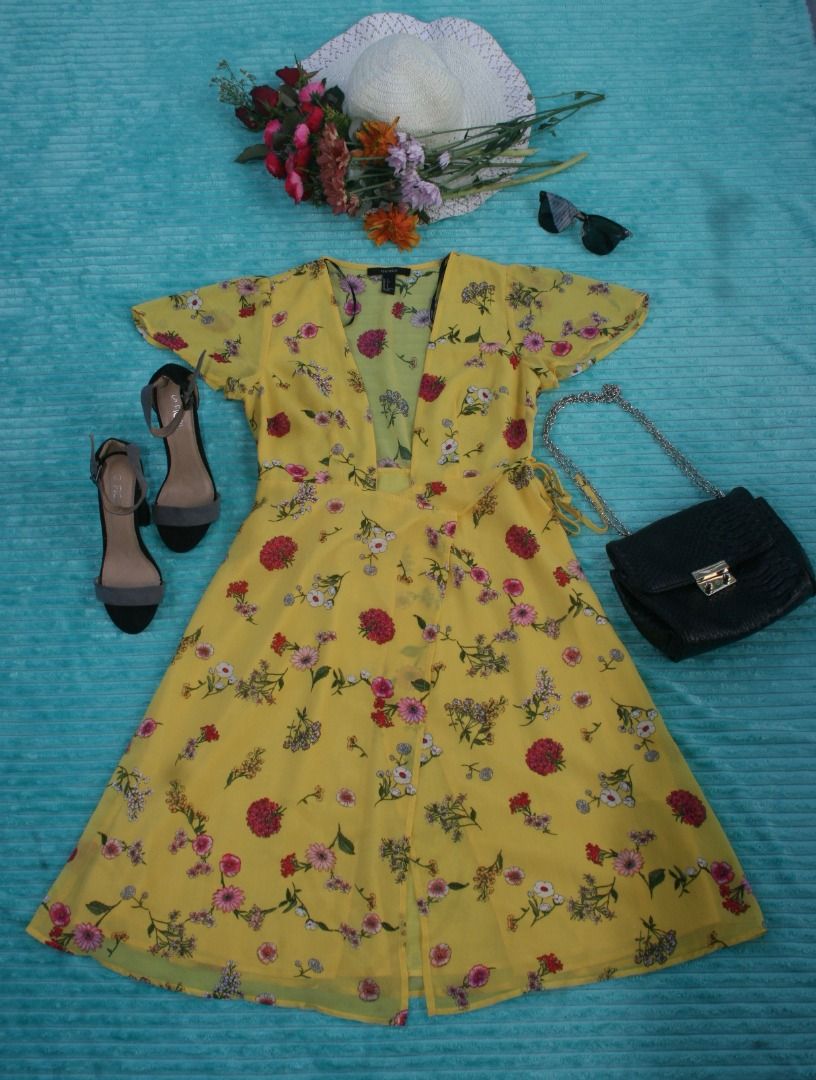 FOREVER 21| FLORAL WRAP DRESS (Category: Dresses) located in Naga. Submitted by tefite (Listing ID 1233946902, Image 3). Description: BRAND: Forever 21 MINE: 500 | Size: Small EUC | Yellow, multicolor floral dress | Wrap dress Ang sexy ng damit na to mababa yung nekline kaya perfect sa may maliliit na dibdib pang awra sa beach. Delicate and super flowy fabric NOTE ‼️ 🌷Payment first, wait for my confirmation & invoice. 🌷First to comment "mine" b