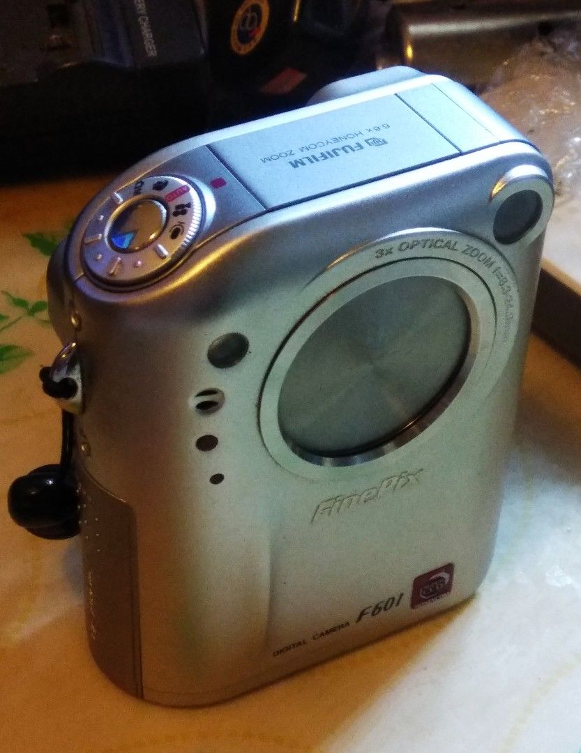 FUJIFILM FinePix F601 (Super CCD), 攝影器材, 相機- Carousell