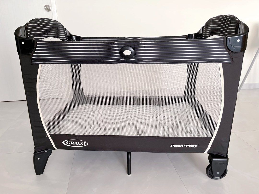 Graco Compact Travel Cot (Birth to 3 Years Approx.) with Signature