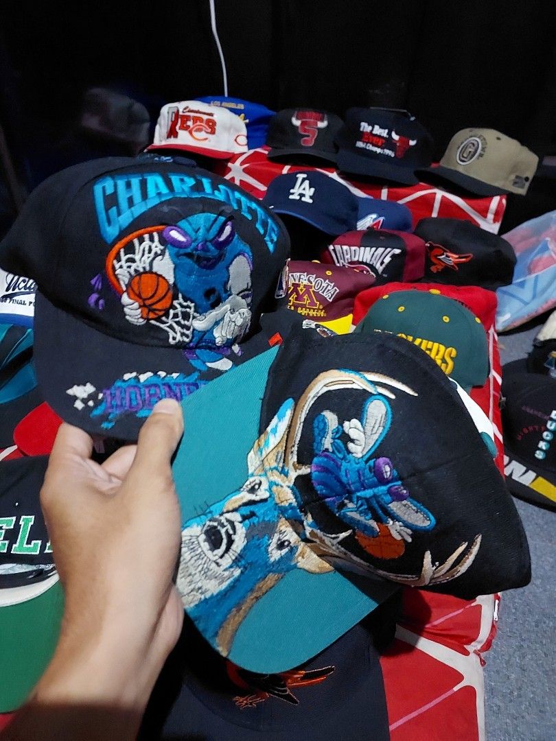 HORNETS VINTAGE CAP COLUMBIAN Men s Fashion Watches