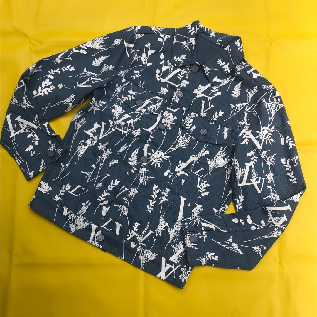 Hoodie Nike x Louis Vuitton, Fesyen Pria, Pakaian , Baju Luaran di Carousell