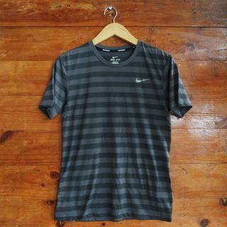 Kaos Nike Run stripe