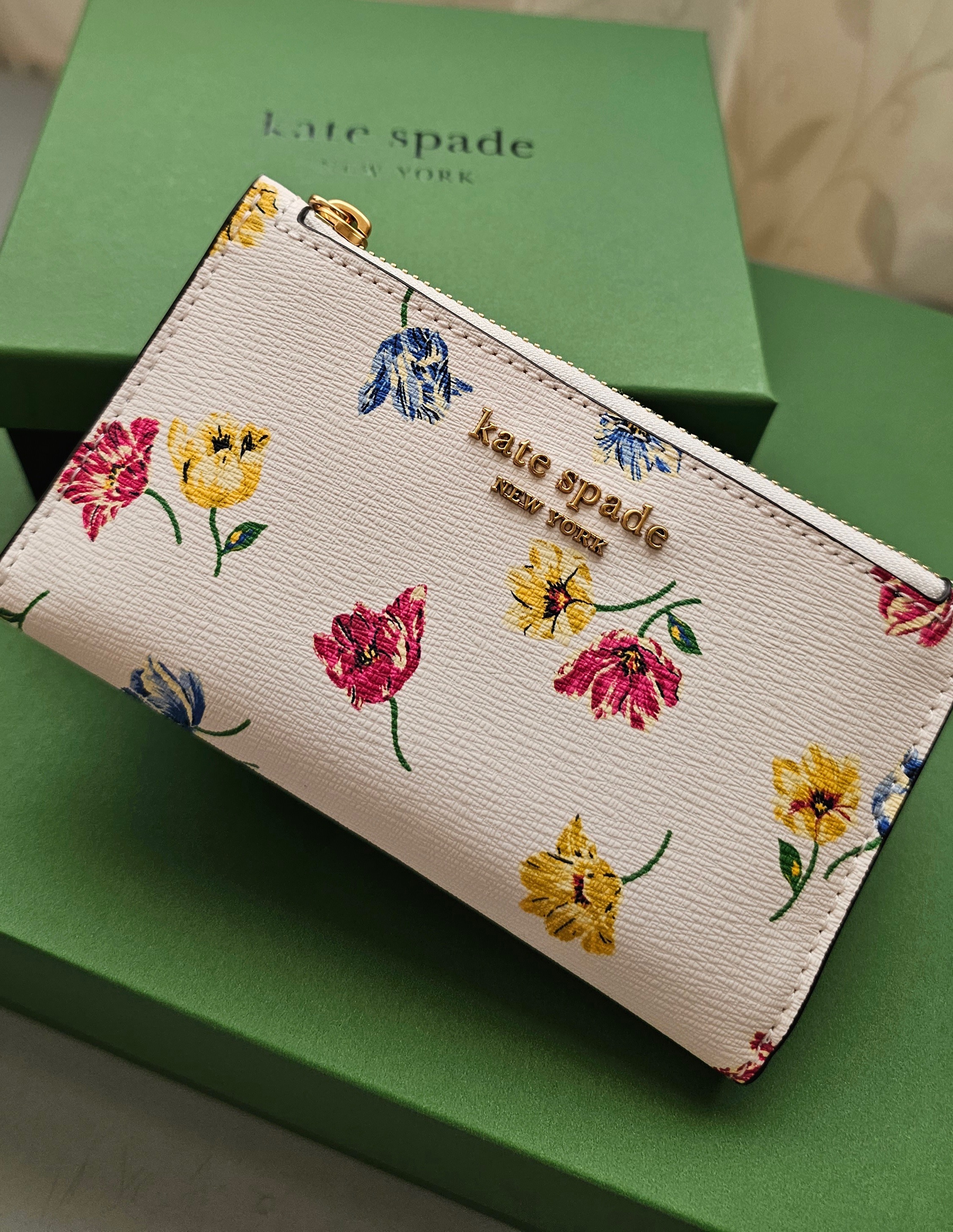 kate spade new york Morgan Tulip Toss Zip Around Continental