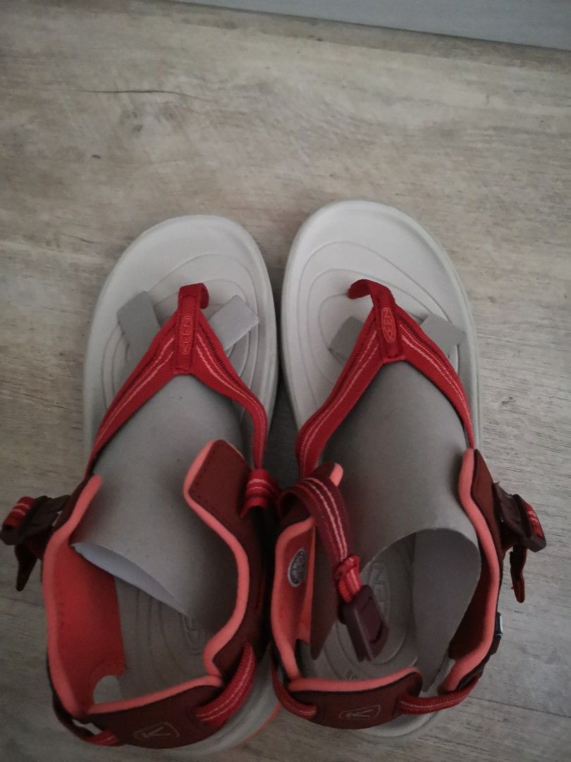 Red keen sandals top