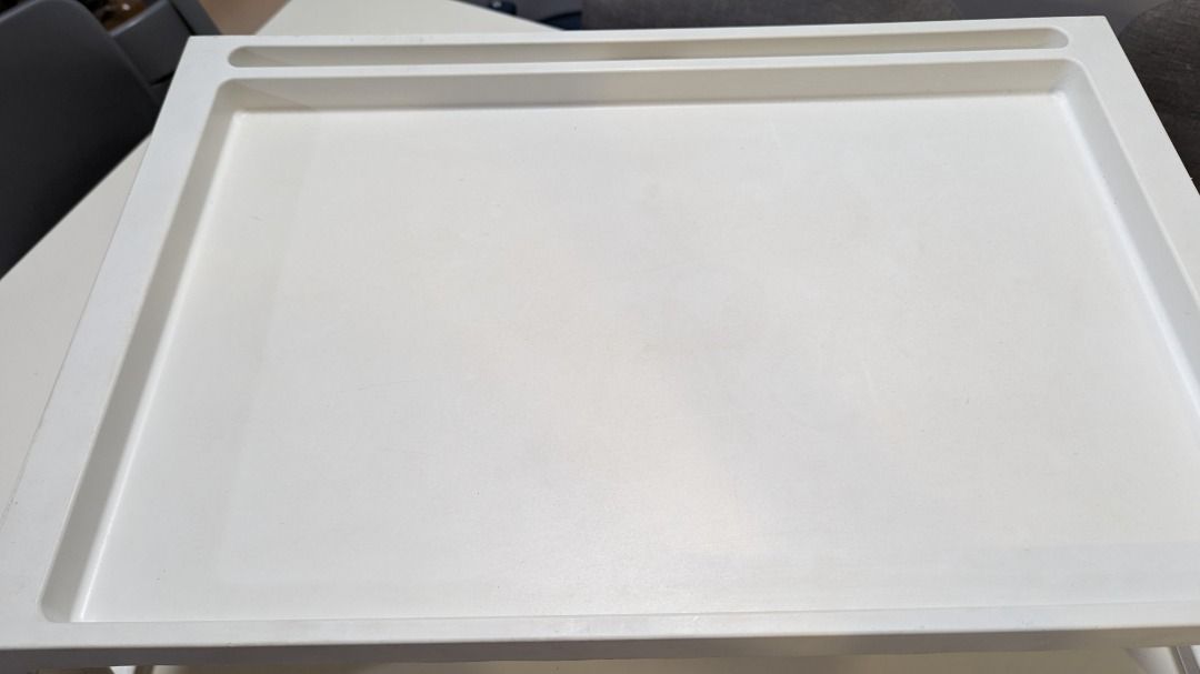 https://media.karousell.com/media/photos/products/2023/5/26/klipsk_bed_tray__white__for_wo_1685079730_502f3864_progressive