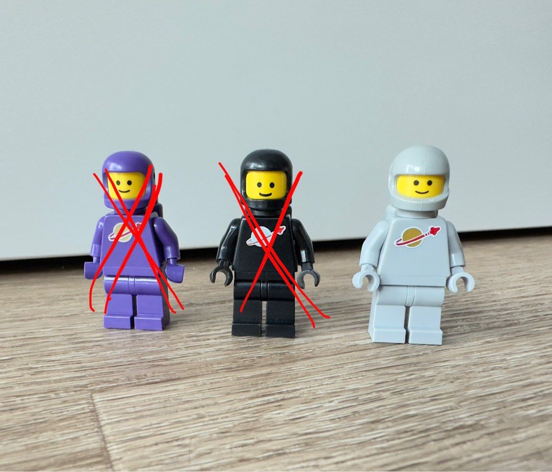 Lego deals grey spaceman