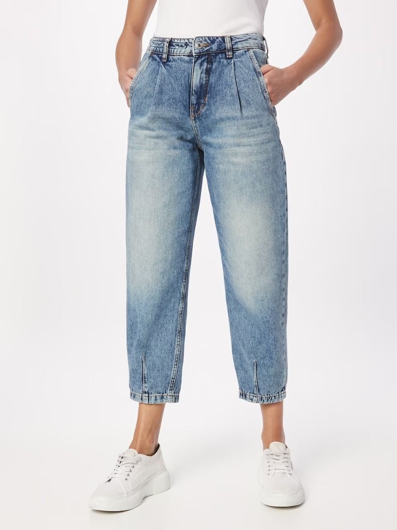 Liz Claiborne Petite Mid Wash Tapered Jeans L Women s Fashion Bottoms Jeans Leggings on Carousell