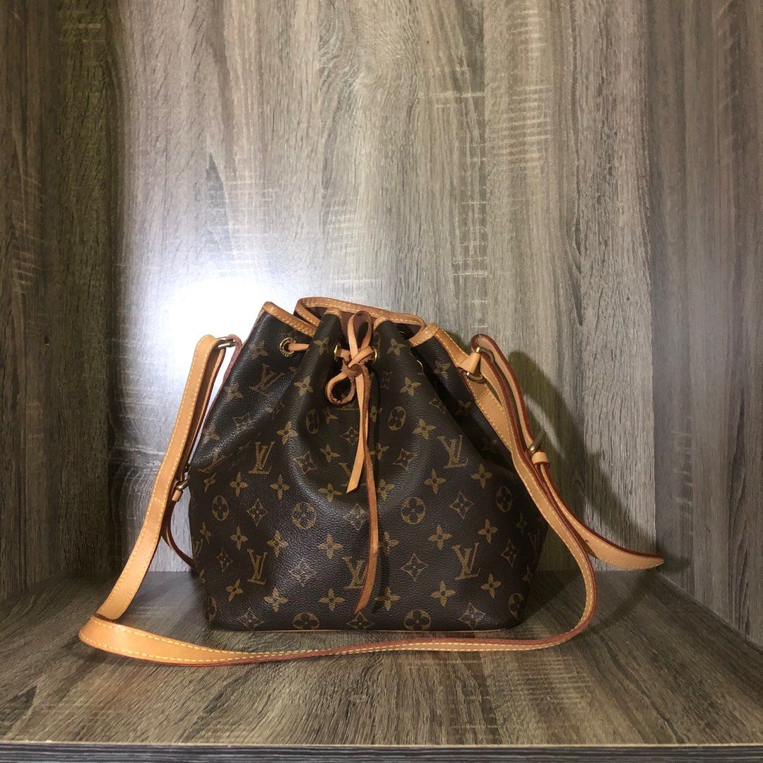 Preloved authentic Louis Vuitton LV vintage monogram backpack medium size,  Luxury, Bags & Wallets on Carousell