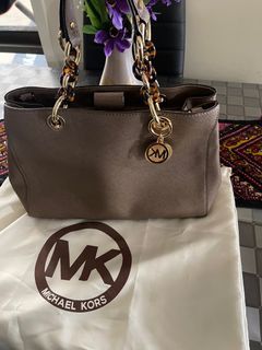 Michael kors authentic handbag in new condition