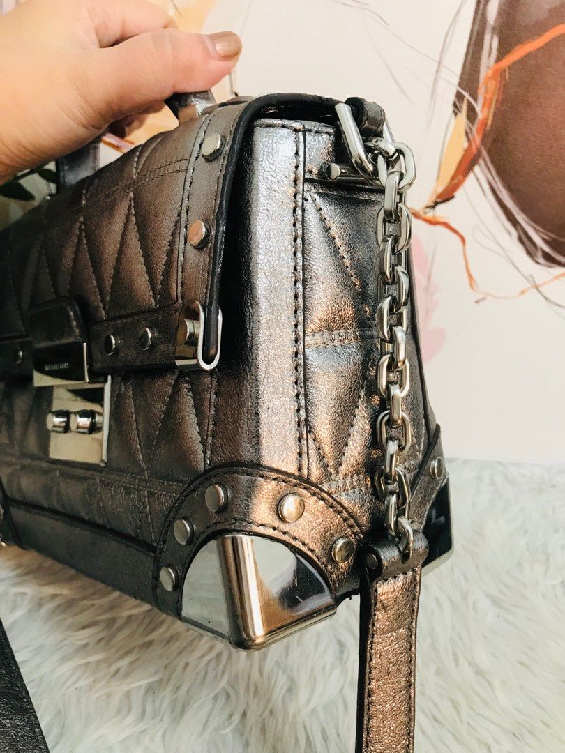 Michael kors 2025 cori trunk bag