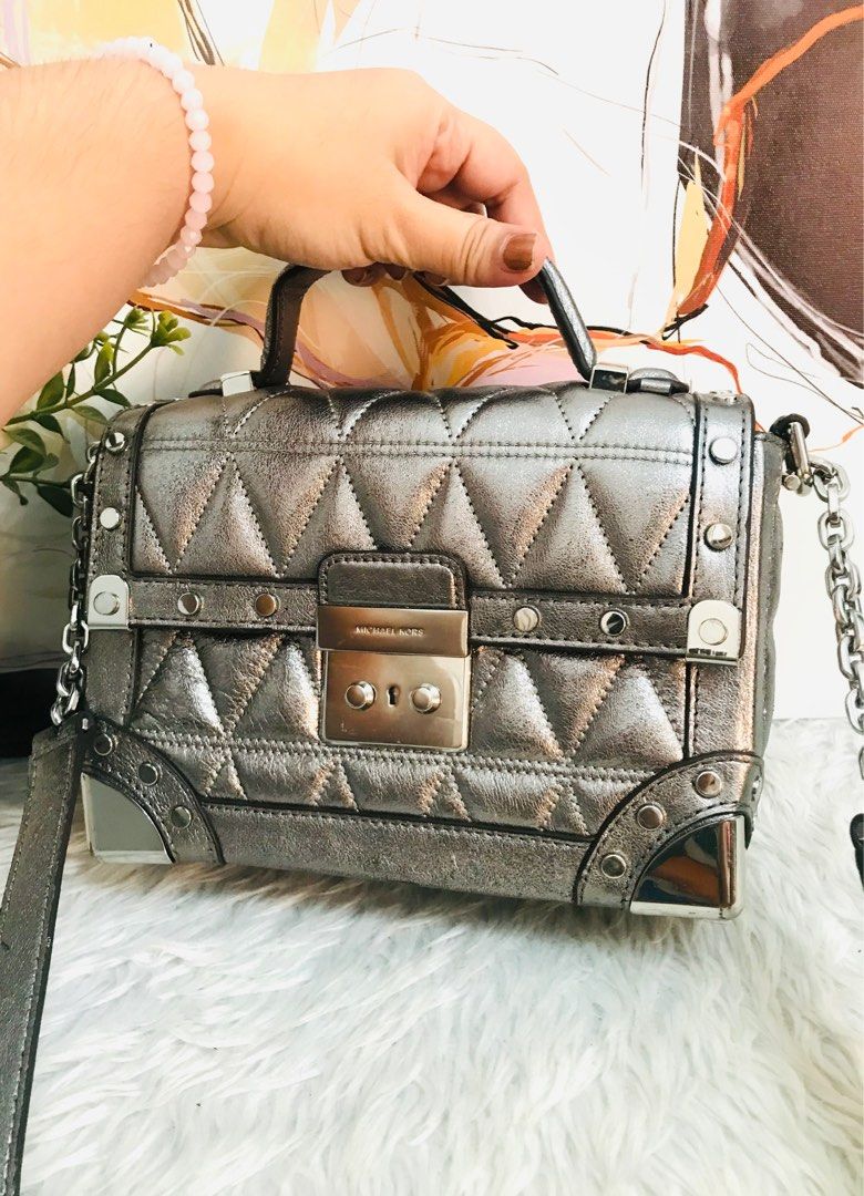 Michael kors 2025 cori trunk bag