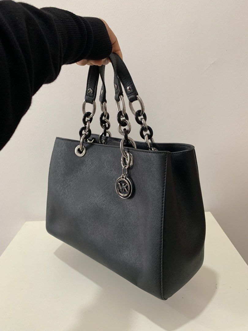 Michael Kors Cynthia Medium in Saffiano Black leather
