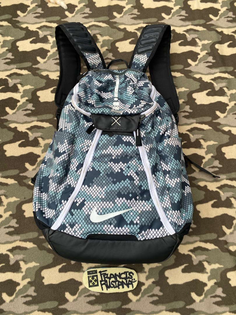 Nike elite backpack 2025 quad zip