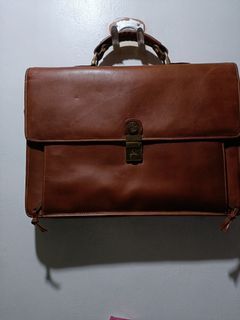 Oleg cassini genuine leather briefcase lightly used.