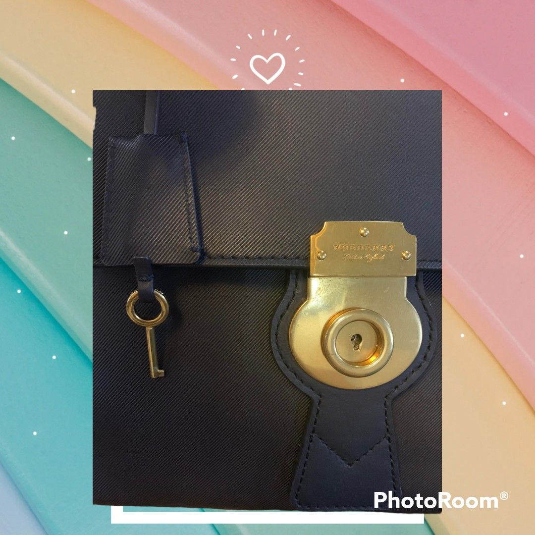 ORIGINAL BURBERRY BRIEFCASE BAG (Category: Luxury Bags & Wallets) located in Pasay City. Submitted by ynamariie (Listing ID 1233929922, Image 2). Description: ❤ no sling ❤ CODED ❤ see photos for more details.
