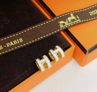 (Category: ) located in . Submitted by classy_accessory (Listing ID 1233941607, Image 1). Description: .