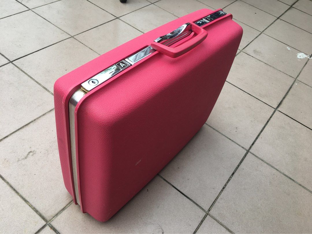 Samsonite pink deals hard shell luggage
