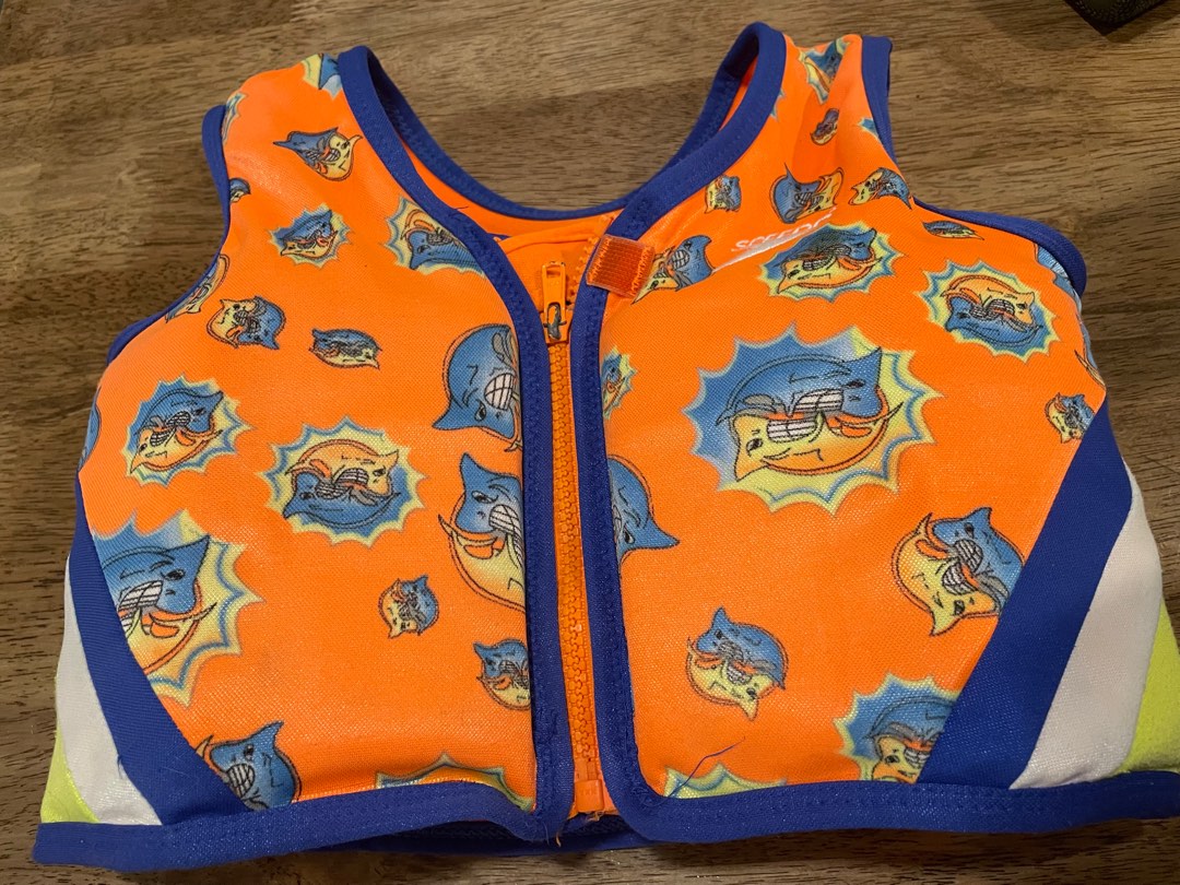 Speedo toddler life vest on Carousell