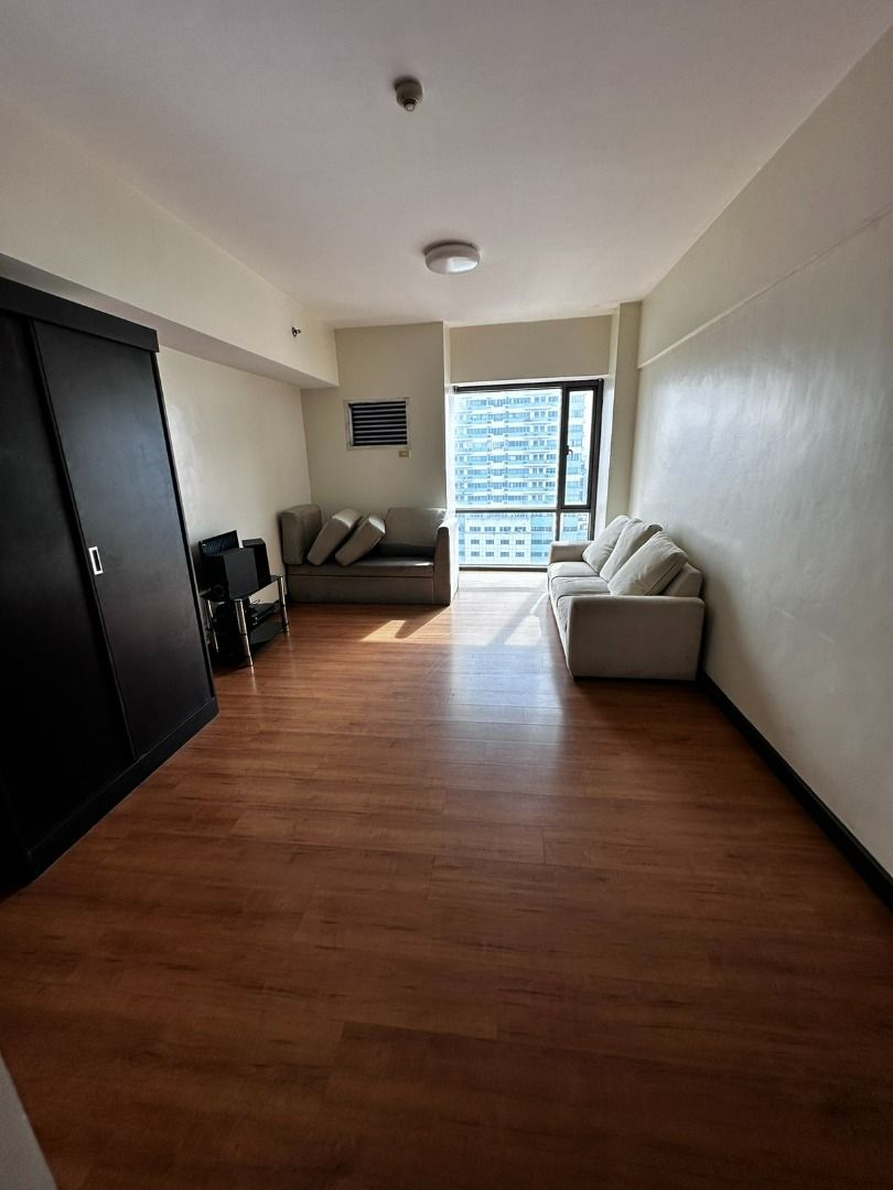 Studio type condo unit for rent in Eton Baypark Manila, Property