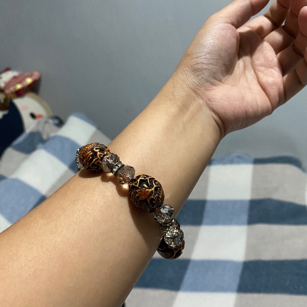 Take all preloved bracelet (Category: Bracelets) located in Pasay City. Submitted by tindarela (Listing ID 1233998482, Image 2). Description: Get niyo na be.
