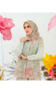 Valvia Top ( jade green ) - Ria Miranda x Buttonscarves