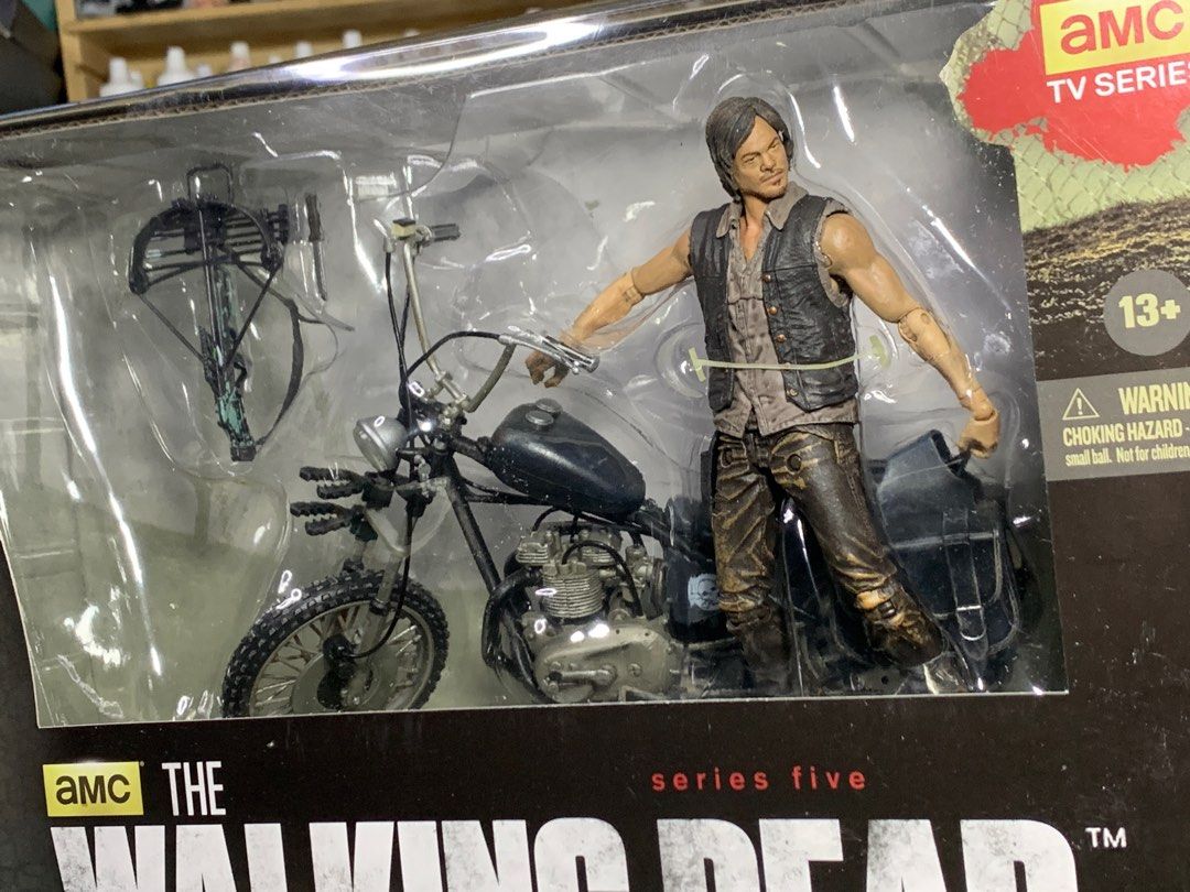 Walk dead Deluxe boxed set Daryl Dixon with chopper motorcycle