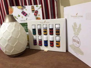 YOUNG LIVING AUTHENTIC with 10 ESSENTIAL OILS WITH DIFFUSER SET