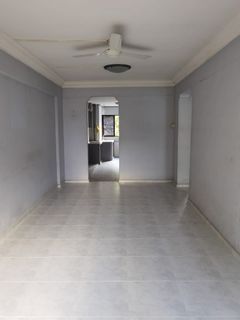3 1/2 room for sale in 109 Hougang road