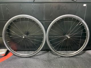 實體車店 90% Giant 700c 公路原裝碟剎快拆輪組 公路車 Road bike