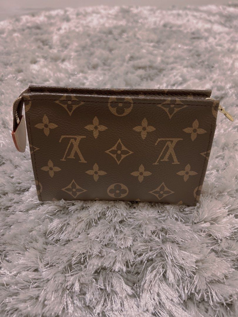 包順豐Louis Vuitton LV cosmetic bag pouch purse 化妝袋小物袋, 名牌
