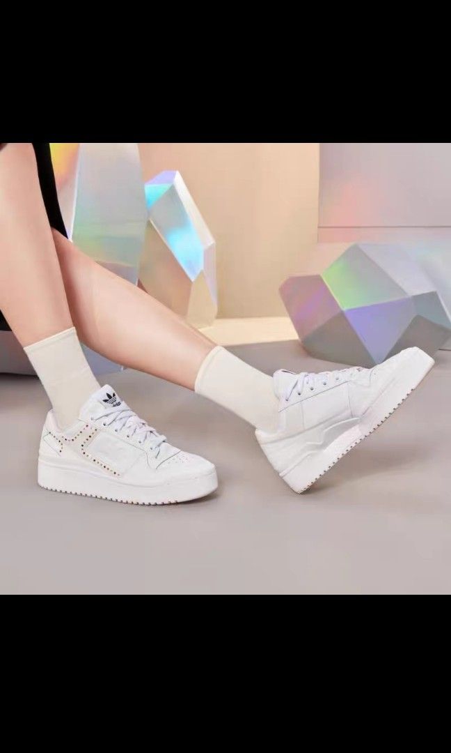 adidas gazelle silver green womens Guapi World Boss Reign V2 Sneakers