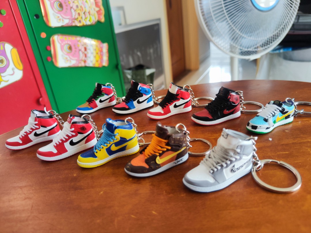 Air Jordan 1 X Off-louis Keychain 